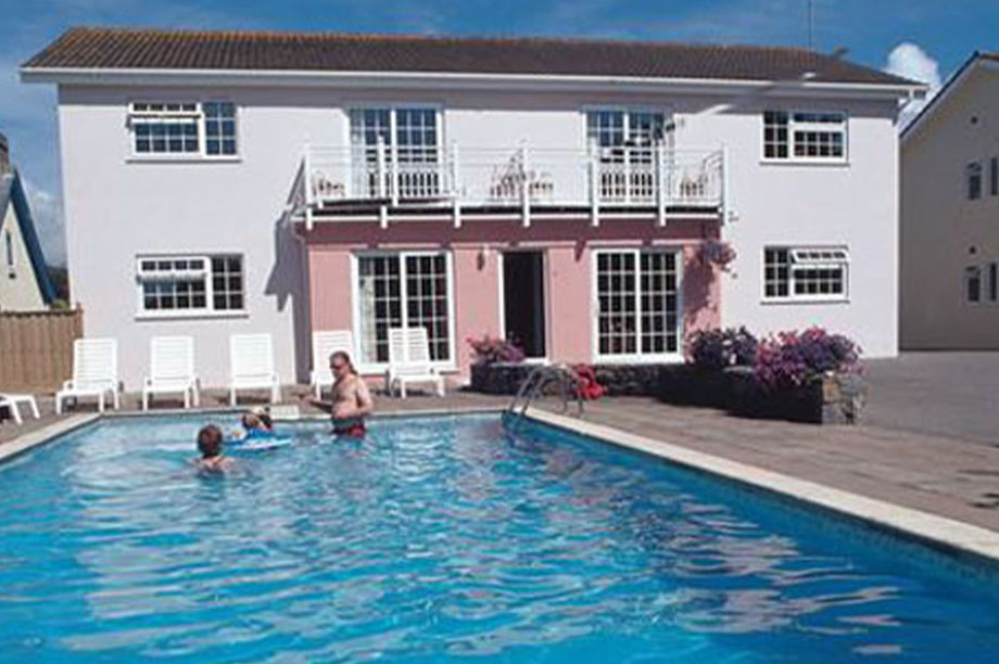 Rocquaine Bay Apartments, Guernsey GuernseyTravel